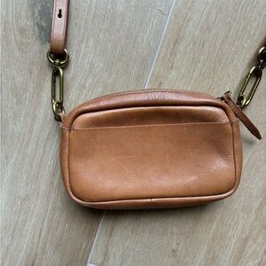 Elegant Tan Leather Crossbody Bag